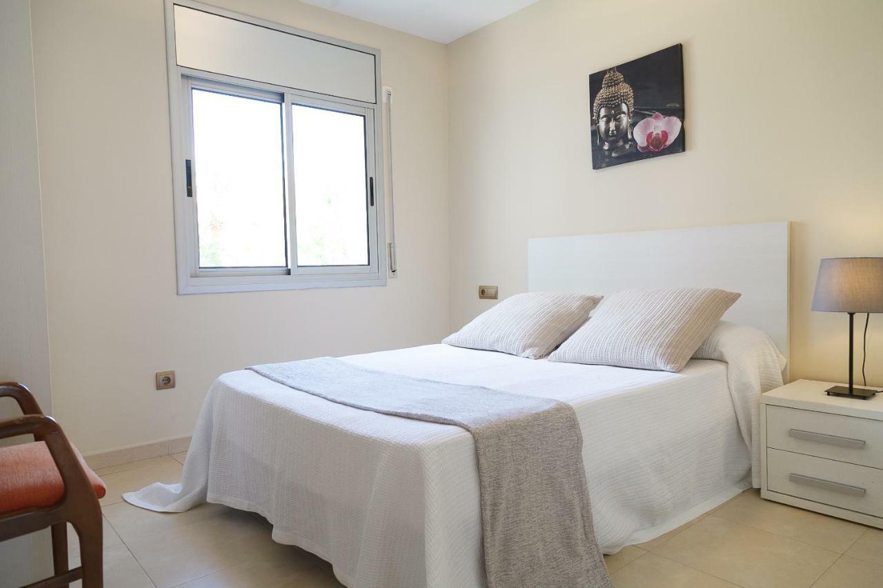 Uhc Rodas Apartments Салоу Екстер'єр фото